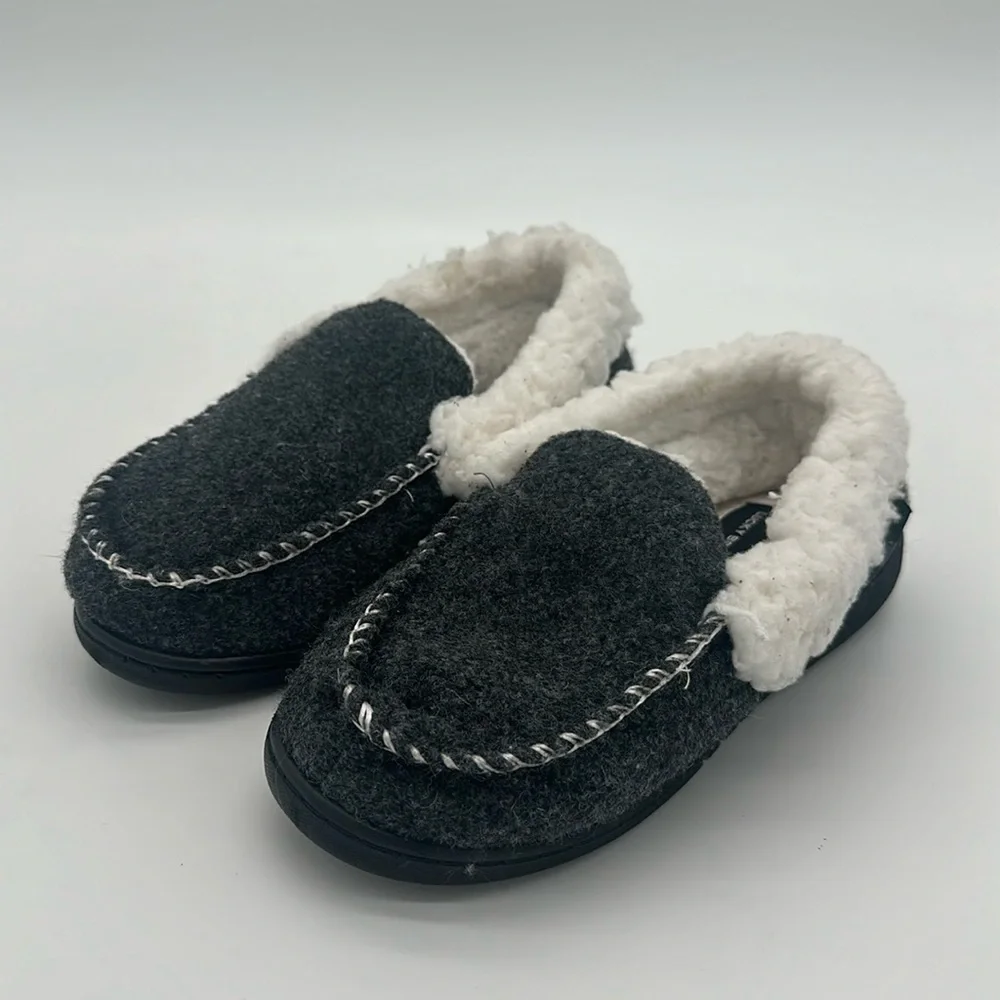Lucky Brand Boy’s Memory Foam House Slippers Size 2-3